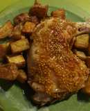 Pollo con mostaza y miel acompañado de papas a la manteca