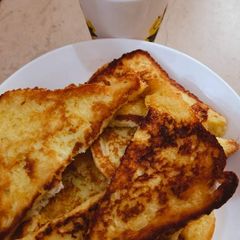 A picture of French Toast.
