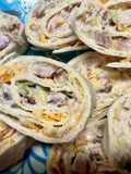 Baconös-sajtos tortilla tekercs