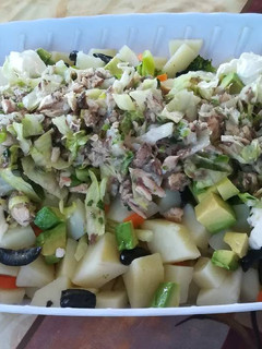 Una foto de Salpicón con jurel y verduras 😋🥑