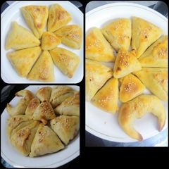 A picture of Chicken triangle buns.