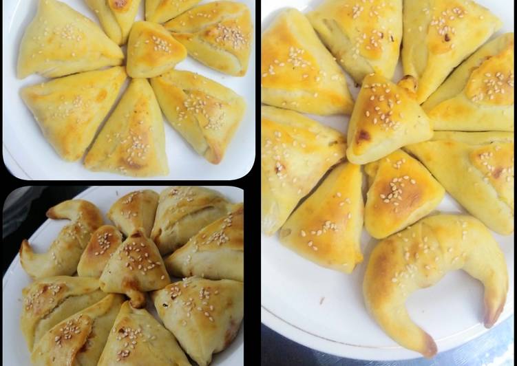 How to Prepare Quick Chicken triangle buns