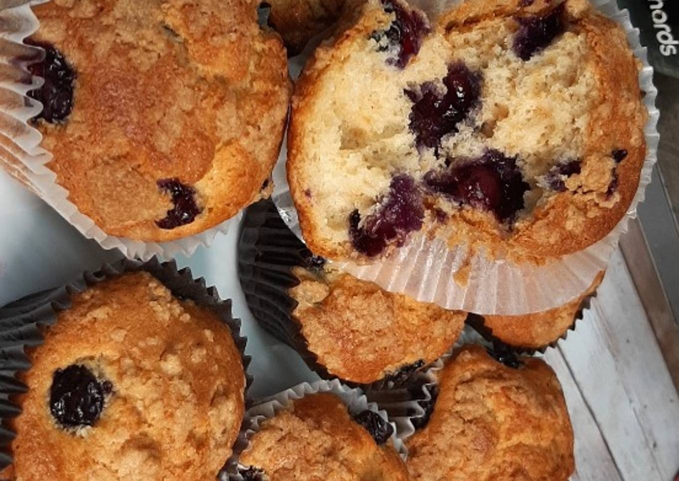 Moist and fluffy Blueberry muffins