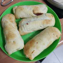 Una foto de Tequeños de hojaldre, jamón y queso