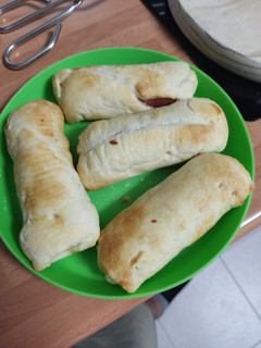 Una foto de Tequeños de hojaldre, jamón y queso