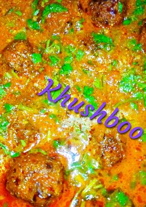 A picture of Cabbage kofta curry.