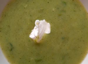 Una foto de Crema de alfalfa con verduras 🌱🥔