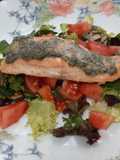 Ensalada templada de salmón al Cabrales