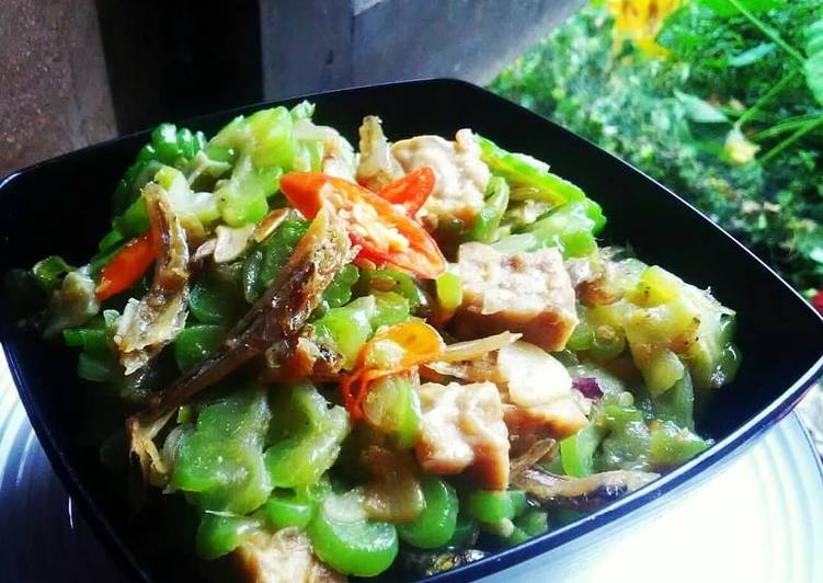 How to Make Appetizing Tumis pare &amp; tips no pait