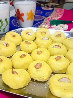 दूध पेडा (doodh peda recipe in Hindi) रेसिपी मुख्य फोटो