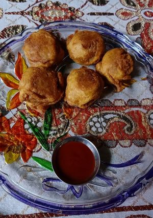 वटाटा वडा (vatata Vada recipe in hindi) रेसिपी मुख्य फोटो