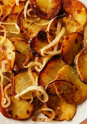 A picture of Fried potatoes.