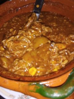 Una foto de Mole sencillo con papas estilo ranchero las correa