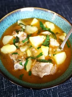 Una foto de Guiso de patatas con carne al aroma de apio