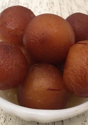ગુલાબ જામુન(Gulab jamun Recipe in Gujarati) રેસીપી મુખ્ય ફોટો