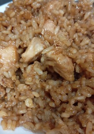 Una foto de Pollo con restos de arroz