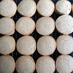 A picture of Kinako & Cinnamon Cookies.