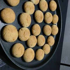 A picture of Classic Peanut Butter Cookies.