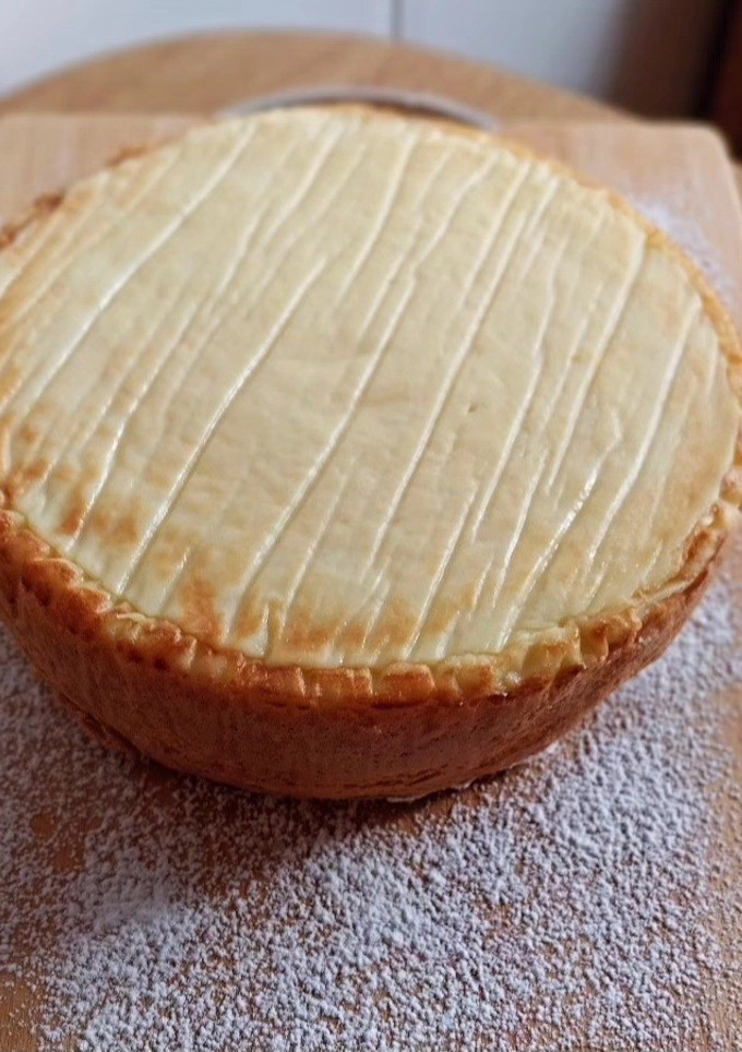 Una foto de Bizcocho genovés invertido con crema pastelera (sin gluten)