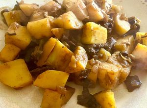 Una foto de Papas con callampas de pino
