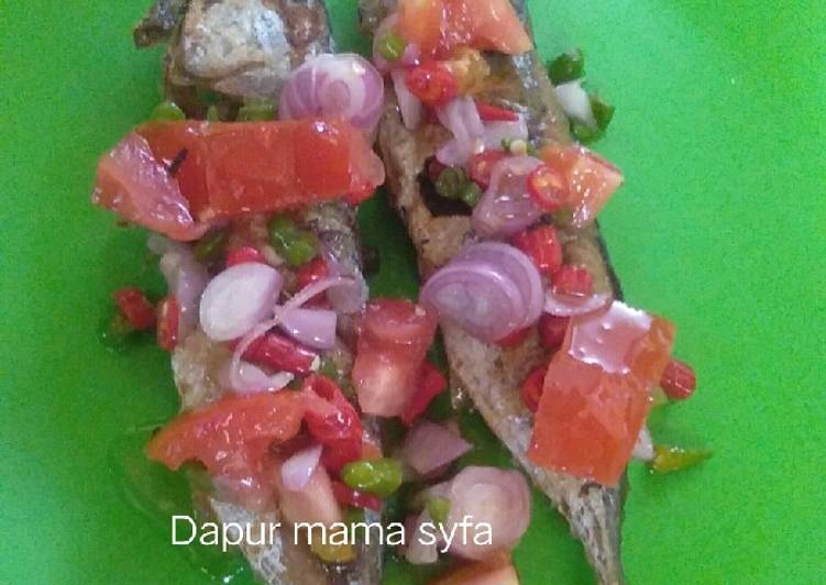 Ikan kembung sambal dabu dabu