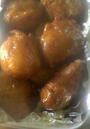 A picture of Kaimati coated with sugar syrup.