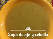 Una foto de sopa de ajos y cebolla