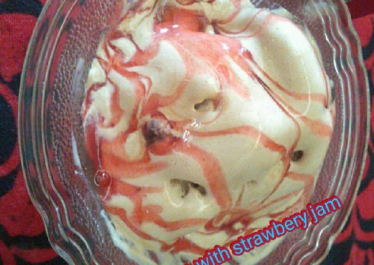 Resep Chochochino ice cream with strawbery jam. by PipitHanafi Anti Gagal