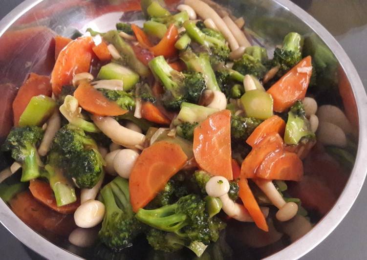 Langkah Mudah untuk Menyiapkan Cah brokoli saus tiram Anti Gagal
