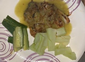 Una foto de Filete de tilapia con verduras
