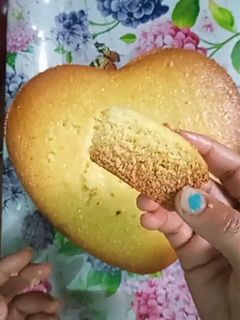 एगलेस ऑरेंज केक (eggless orange cake recipe in Hindi) रेसिपी मुख्य फोटो