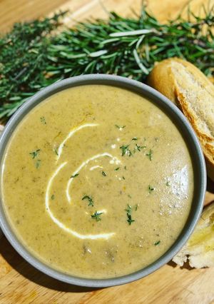 A picture of Cream of mushroom soup.