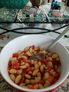 A picture of White bean salad.