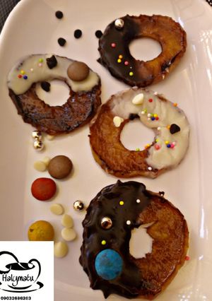 A picture of Apple rings.