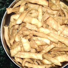 A picture of Masala mathri.