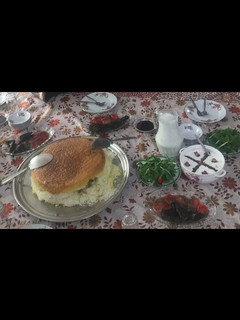 عکسی از دستور ته چين مرغ شكم پر (باسترما پلو)