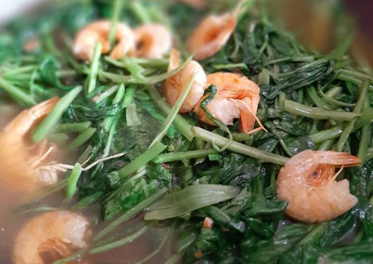 Tumis Kangkung Saos Tiram dan Udang