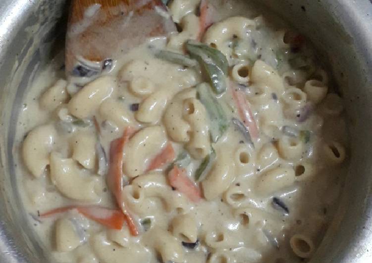 Simple Way to Prepare Super Quick Homemade Vegetable Cheesy Cream Pasta