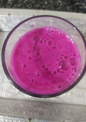 A picture of Dragonfruit mojito.
