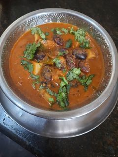 ராஜ்மா உருளைக்கிழங்கு குருமா (Rajma urulaikilanku kuruma recipe in tamil) செய்முறை முக்கிய புகைப்படம்