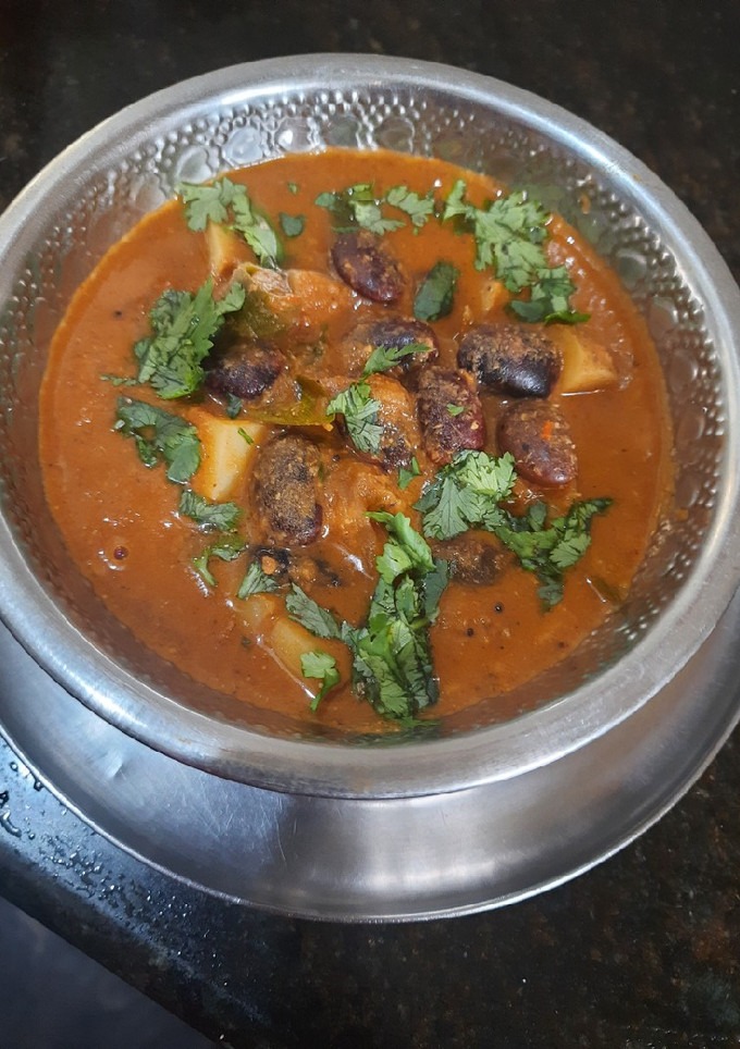 ராஜ்மா உருளைக்கிழங்கு குருமா (Rajma urulaikilanku kuruma recipe in tamil) செய்முறை முக்கிய புகைப்படம்