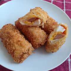 A picture of Risol Mayo Roti Tawar.