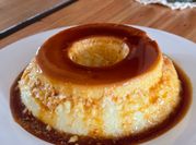 Una foto de flan en caja