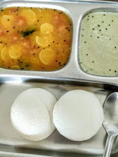 A picture of Idli sambhar chutney.