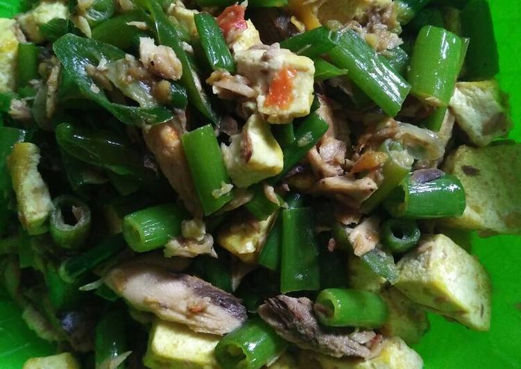 Resep Tumis kembang bawang,tongkol,tahu yang Bikin Ngiler