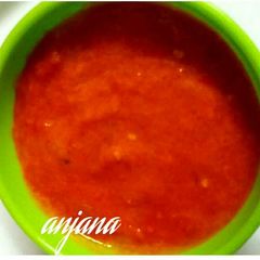A picture of Red chilli garlic sauce.