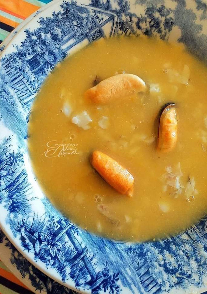 Una foto de Sopa marinera de fanecas y mejillones al azafrán