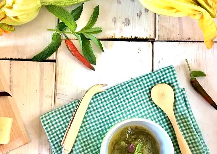 Confettura di zucchine piccante e menta romana