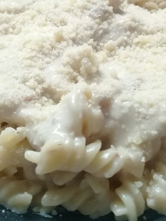 Una foto de Fideos con salsa bechamel y atún