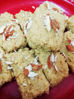 मिल्क-केक (milk cake recipe in Hindi) रेसिपी मुख्य फोटो